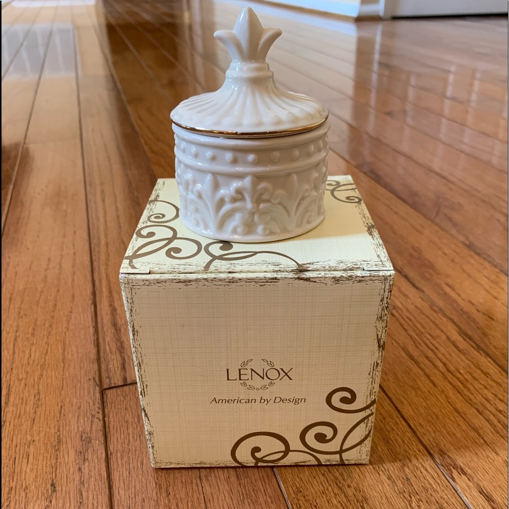 Lenox fleur de lis trinket box